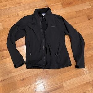 Patagonia Men’s Medium Lightweight Waterproof Jacket